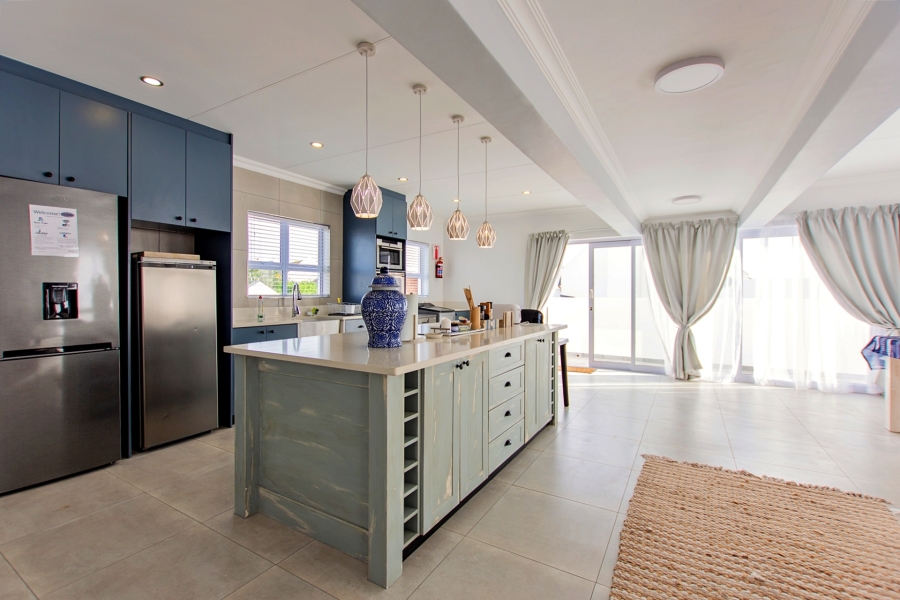 5 Bedroom Property for Sale in Brittania Beach Estate Western Cape